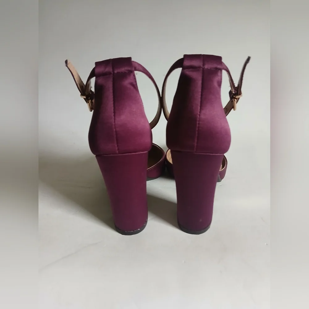 Women's A New Day burgundy fabric ankle strap heeled shoes Sz7M thick heel - Picture 4 of 16